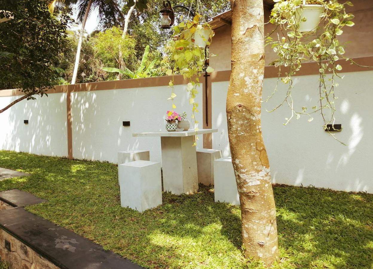 Ceylonima Home Stay Anuradhapura Ngoại thất bức ảnh