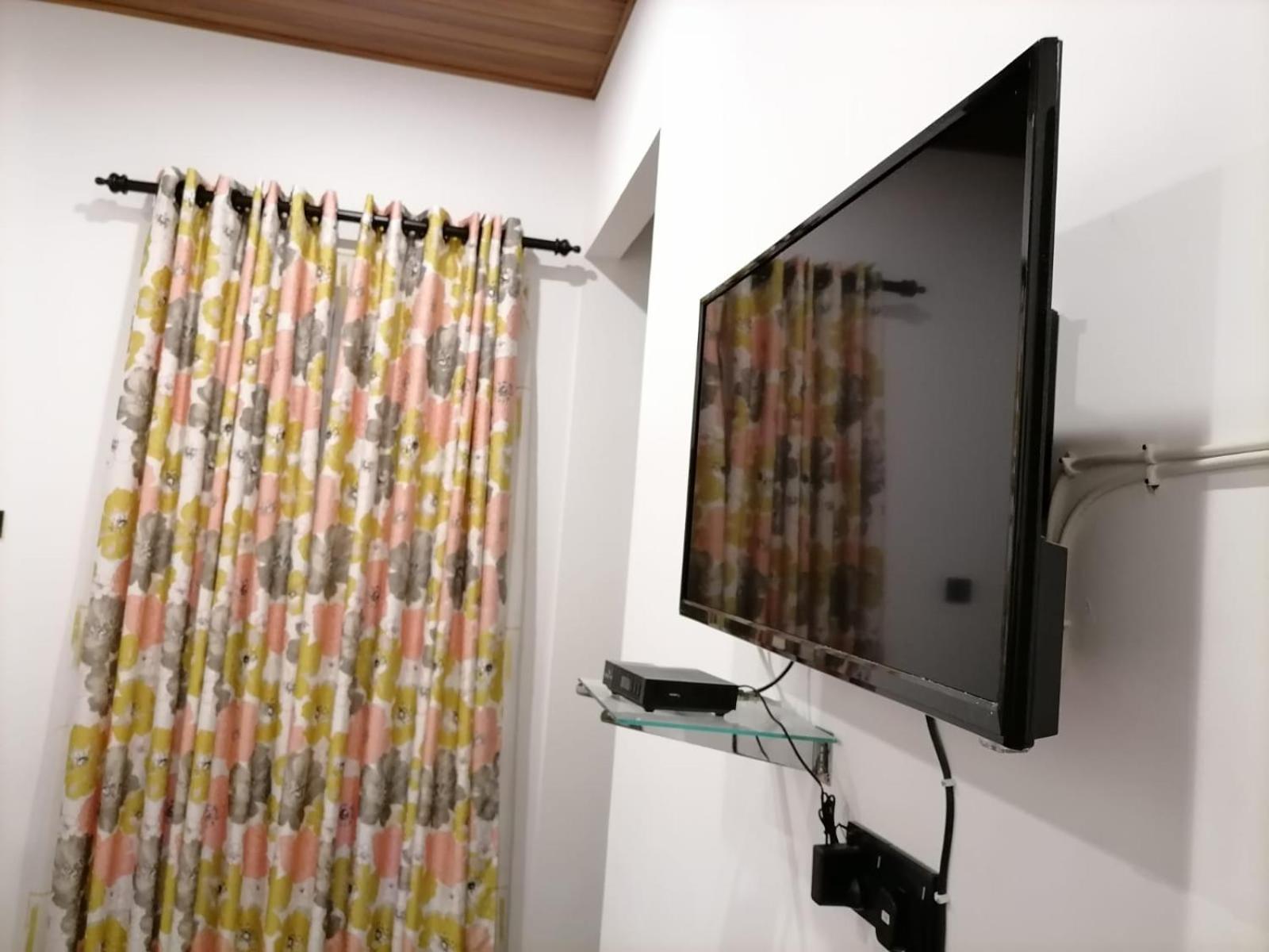 Ceylonima Home Stay Anuradhapura Phòng bức ảnh